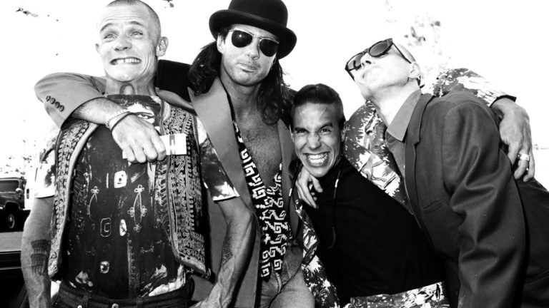 Red Hot Chili Peppers | Anthony Kiedis hospitalizado e show cancelado