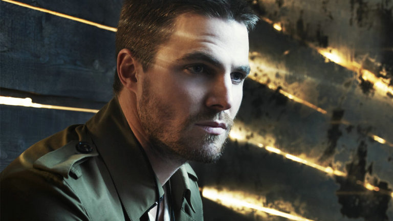 Stephen Amell dá pistas sobre vilão da próxima temporada de Arrow