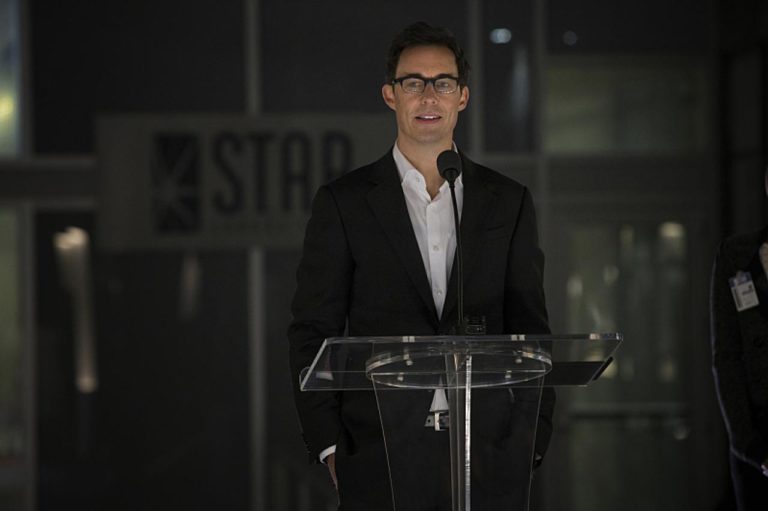 Treta! | Tom Cavanagh critica o diretor Zack Snyder por escolha do Flash nos cinemas