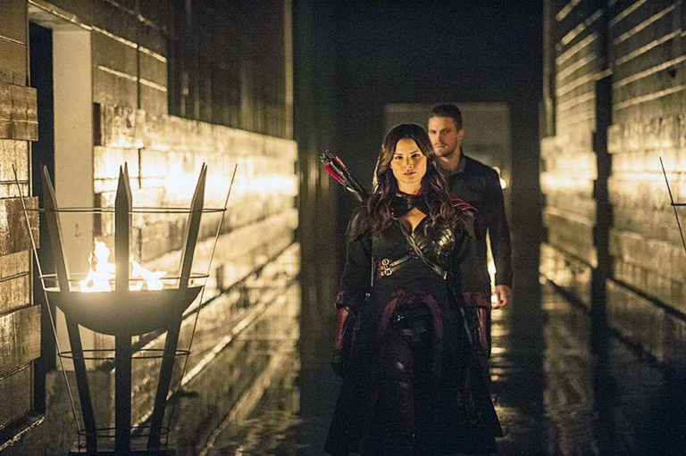 Arrow | Katrina Law fala sobre o quanto é divertido irritar os fãs de “Olicity”