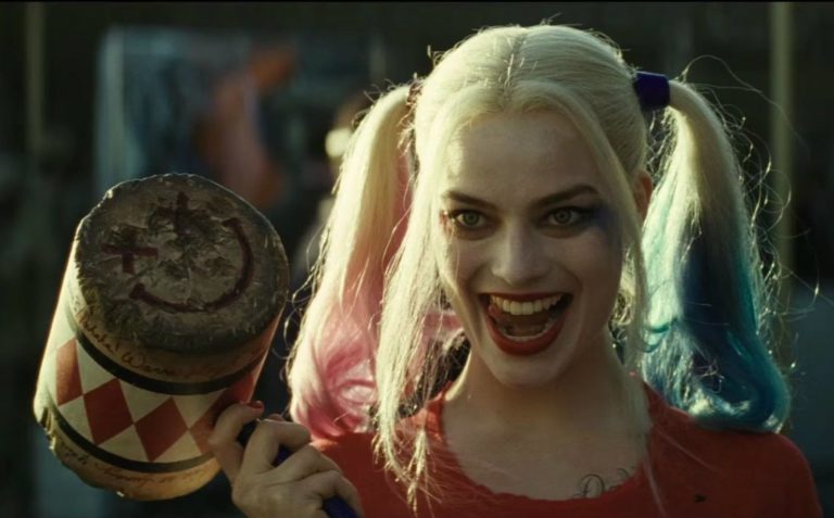 Arlequina | Dubladora da personagem quer participar do filme solo da vilã
