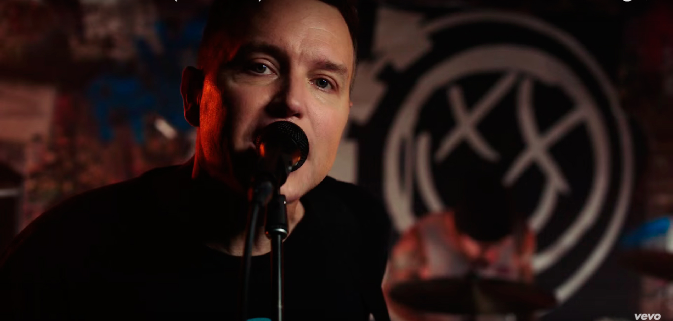 SAIUU! | Confira o PRIMEIRO clipe de BLINK-182 com nova formação