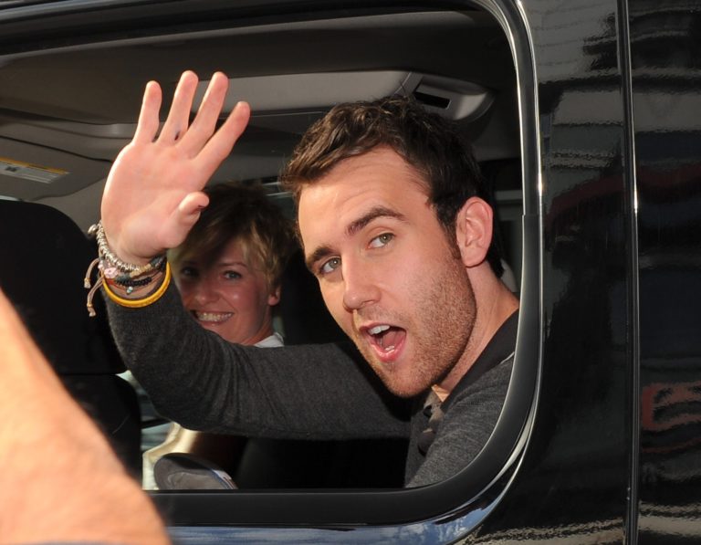Matthew Lewis, O Neviller de “Harry Potter”, contracena com Emilia Clarke em “Como Eu Era Antes de Você”