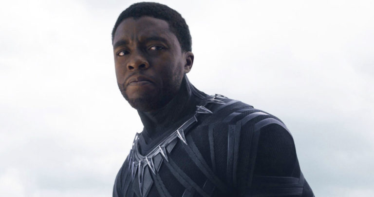 Pantera Negra | Chadwick Boseman é presenteado com HQ N°1 do herói