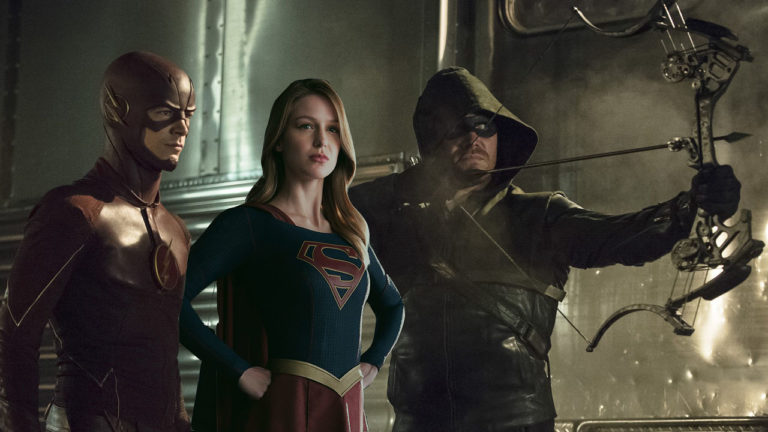 Stephen Amell admite que The Flash e Supergirl são melhores que Arrow