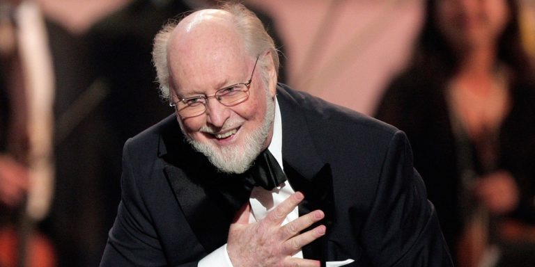 Jovens tocam o tema de Star Wars no quintal de John Williams e são surpreendidos