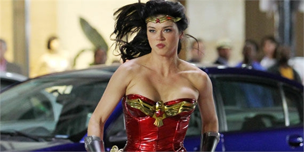 adrianne-palicki-wonder-woman-set1