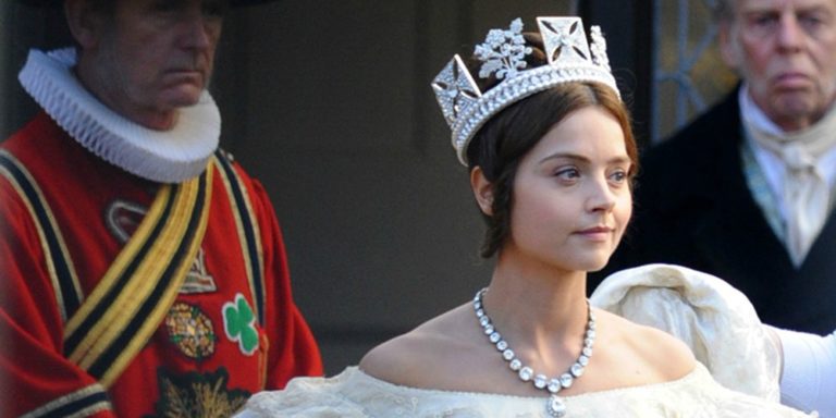 Atriz de Doctor Who encarna a Rainha Vitória em nova série, confira o trailer!