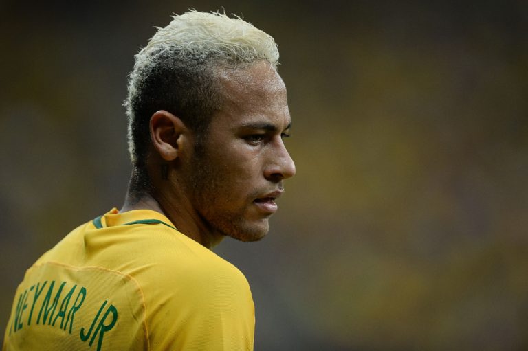 Em Espanhol e no piano, Neymar lança seu primeiro vídeo musical, mas tudo não se passa de uma zoeira
