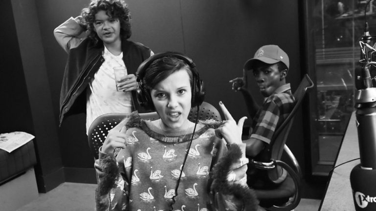 Elenco de ‘Stranger Things’ vai A LOUCURA ao saber de fã famoso