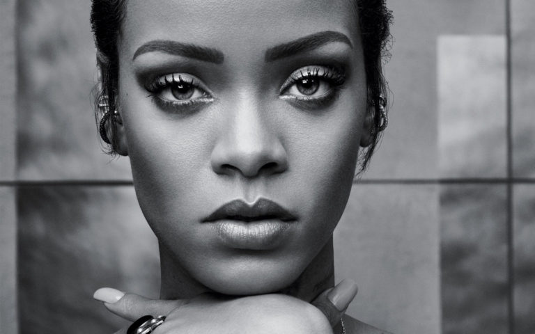 MUSTAFARY! | Rihanna divulga foto do seu novo visual