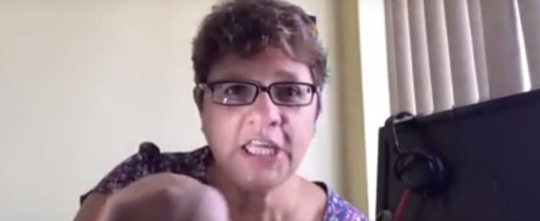 Mãe vira youtuber para mandar seu filho estudar e vira sucesso na internet