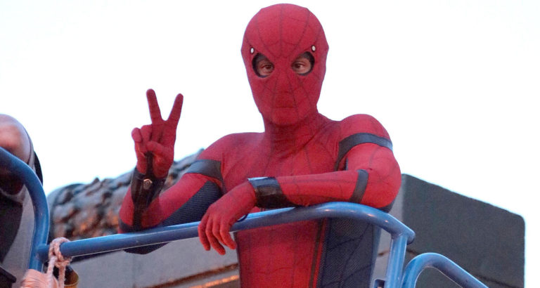 Cabeça de Teia | Tom Holland fala sobre Os Vingadores e o traje do herói