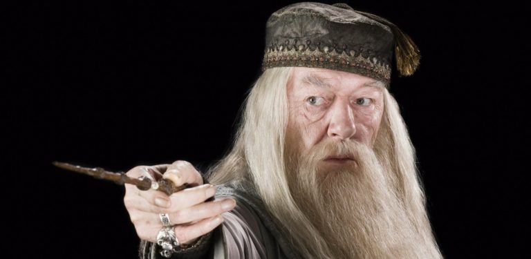 Animais Fantásticos | Dumbledore fará revelação BOMBÁSTICA em sequência (É isso mesmo que você está pensando)