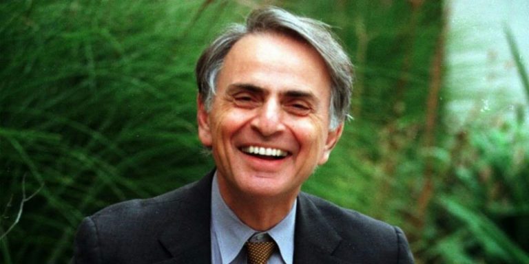 Na semana do aniversário de Carl Sagan, conheça as obras do cientista publicadas no Brasil