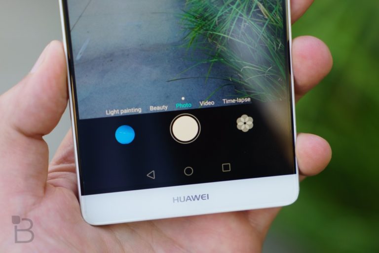 Huawei lança smartphone com câmera dupla e bateria que dura dois dias