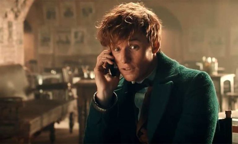 Eddie Redmayne procura pelo animal fantástico Pudsey em telefonema com celebridades, assista!