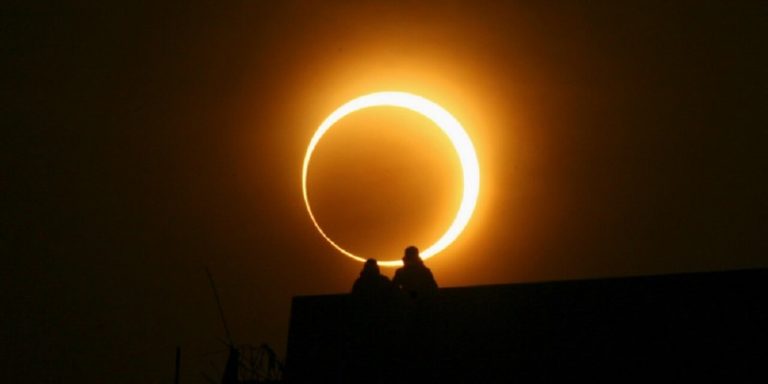 Saiba como observar o eclipse solar anular que acontecerá no domingo de Carnaval!