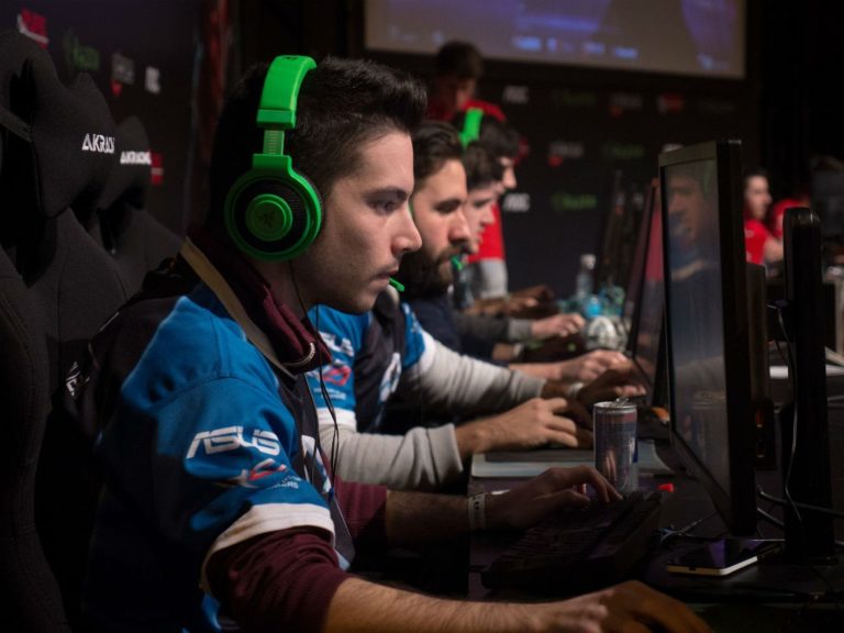 Quer trabalhar com games? Nos EUA, emprego rende US$ 97 mil ao ano!