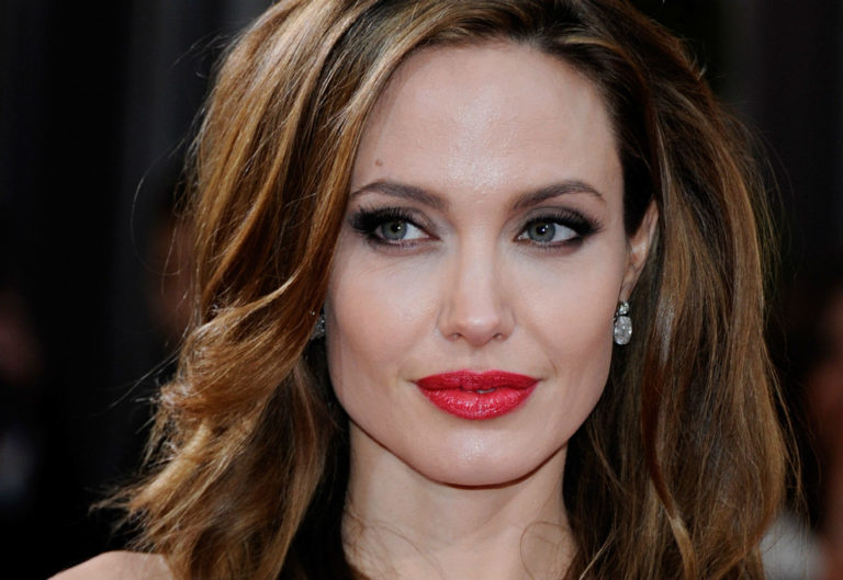 Angelina Jolie estreia como professora em universidade de Londres