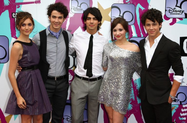 Demi Lovato e Joe Jonas estão planejando um “Camp Rock” para maiores de 18!