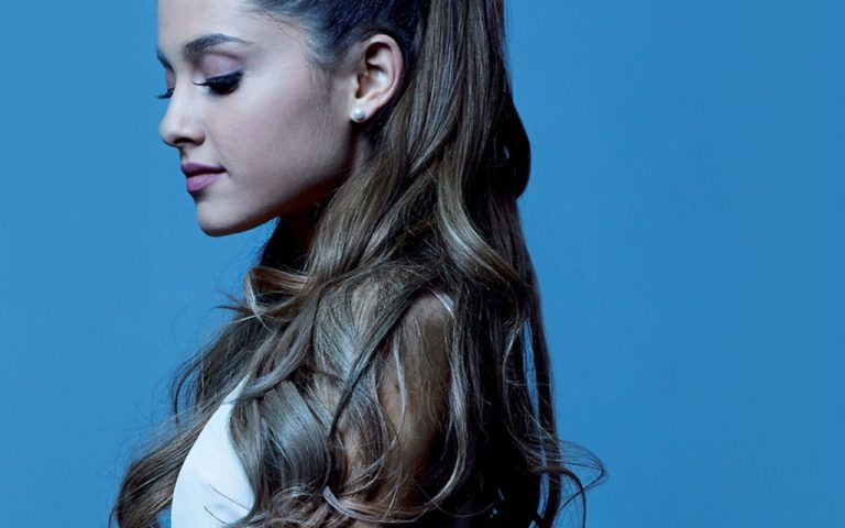 Ariana Grande suspende turnê mundial e desabafa após atentado em show: ‘Estou quebrada