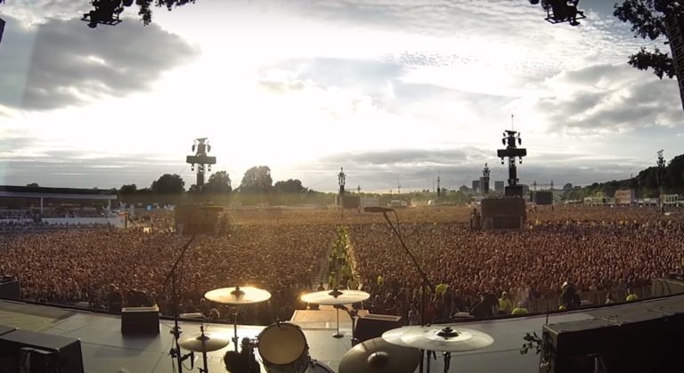 Green Day | Banda divulga vídeo de 65 mil fãs cantando Bohemian Rhapsody