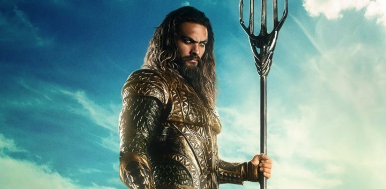 “O REI ESTÁ AQUI!” Momoa faz entrada lendária na San Diego Comic-Con; Confira vídeo