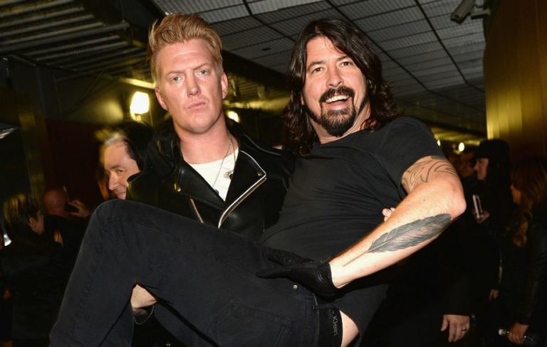 Foo Fighters e Queens of the Stone Age virão ao Brasil em turnê conjunta