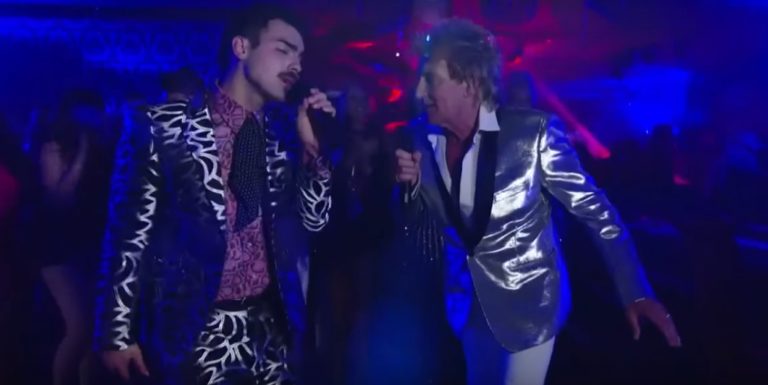 VMA 2017 | Rod Stewart e DNCE apresentam “Do Ya Think I’m Sexy” juntos
