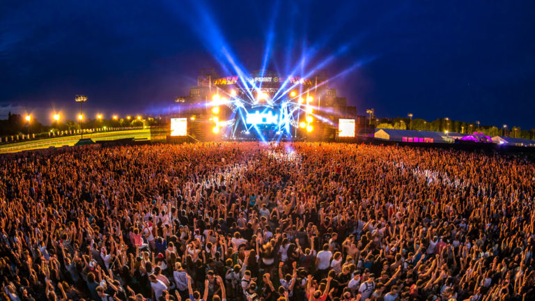 Com Red Hot Chili Peppers, The Killers e muito mais | Confira o line-up completo do Lollapalooza 2018