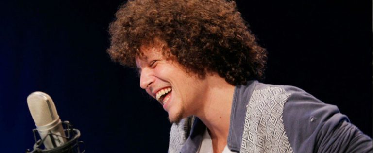 INCRÍVEL! | Filho de Cássia Eller impressiona por semelhança física e vocal