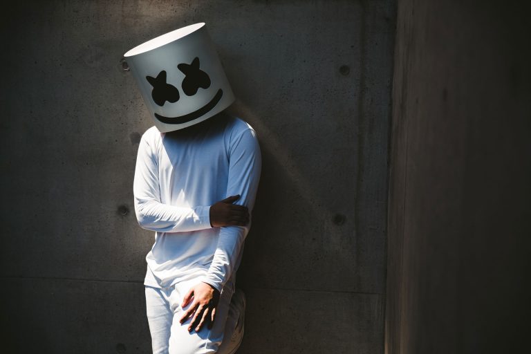 DJ Marshmello faz show dentro de Fortnite para mais de 15 milhões de pessoas – Confira o show completo;