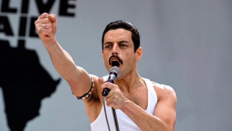 Em foto Rami Malek recria icônica pose de Freddie Mercury ao lado de Paul McCartney