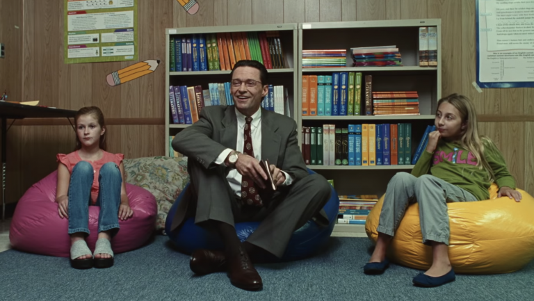 Baseada em fatos reais e protagonizada por Hugh Jackman, ‘Bad Education’ estreia dia 25 de abril na HBO