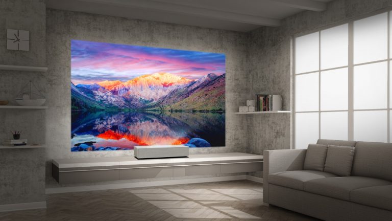 LG lança novo modelo de projetor da família CineBeam no Brasil que garante uma experiencia ainda mais real de cinema em casa