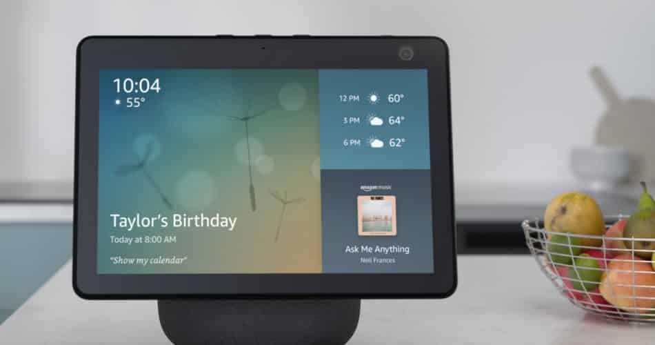 Amazon Echo Show 10 com tela que segue o usuário já está disponível no Brasil