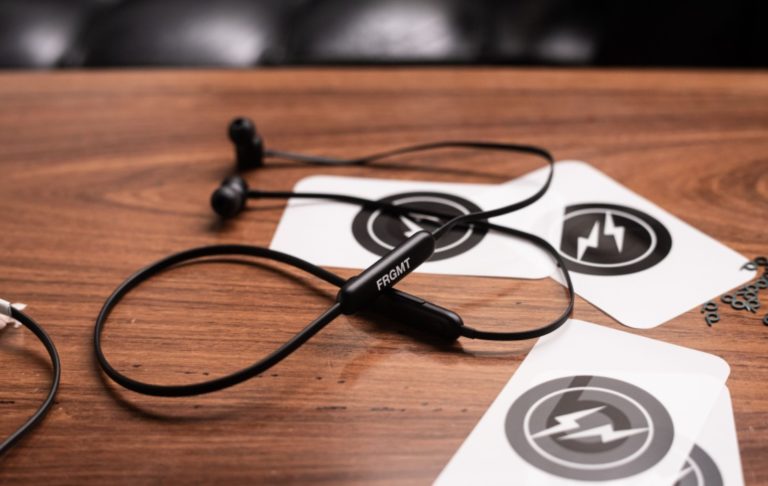 Fragment design e Beats lançam a segunda parte da sua collab monocromática de 2021