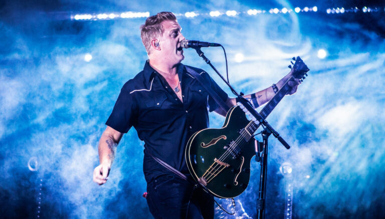The Town anuncia Queens of the Stone Age, Pitty e fecha programação do palco principal do dia 9 de setembro