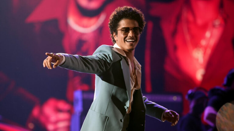 Em pouco mais de uma hora, ingressos para os dois dias de Bruno Mars no The Town estão esgotados!