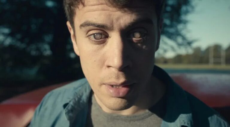 Black Mirror: Temporada 7 Anunciada com Novos Episódios e Continuação de USS Callister