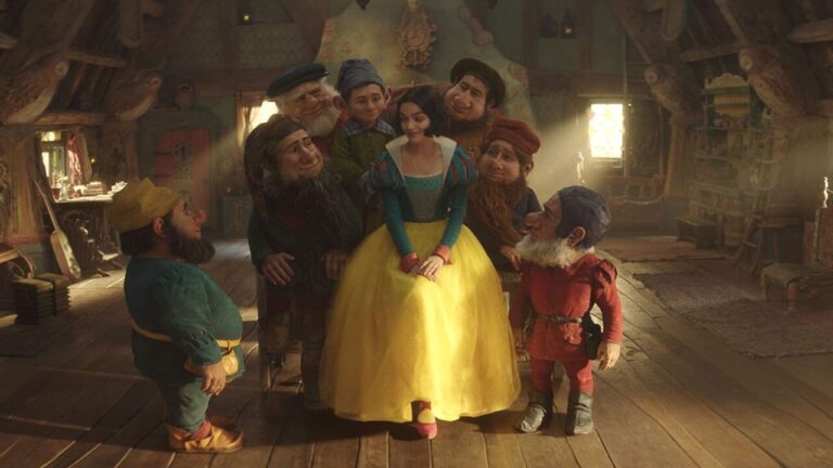 Rachel Zegler fala sobre polêmicas e impacto em sua vida após ser escalada como Branca de Neve na versão live-action da Disney