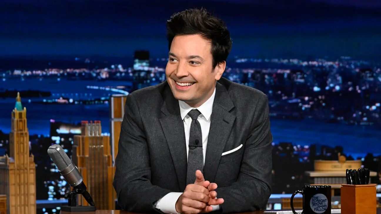 Jimmy Fallon faz piada com filme brasileiro “Ainda Estou Aqui” no The Tonight Show