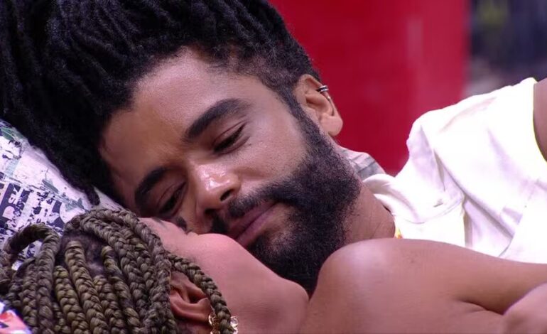 BBB 25: Diogo e Aline trocam carícias na área externa da casa