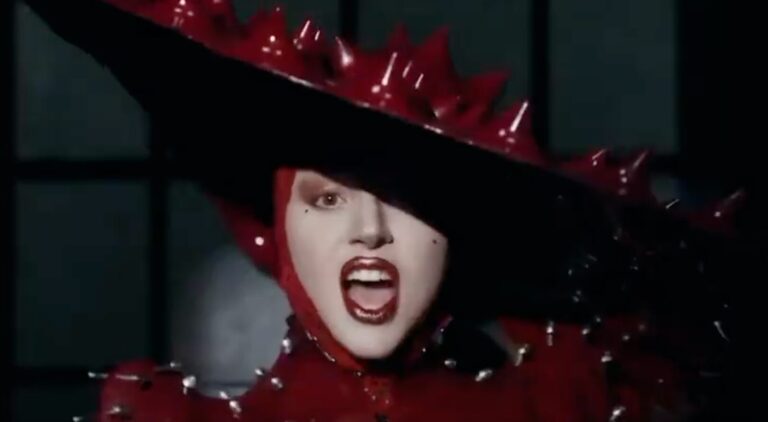 Lady Gaga lança clipe de “Abracadabra” durante intervalo do Grammy 2025