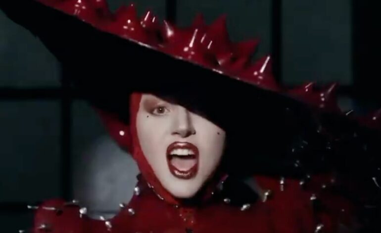 Lady Gaga lança clipe de “Abracadabra” durante intervalo do Grammy 2025