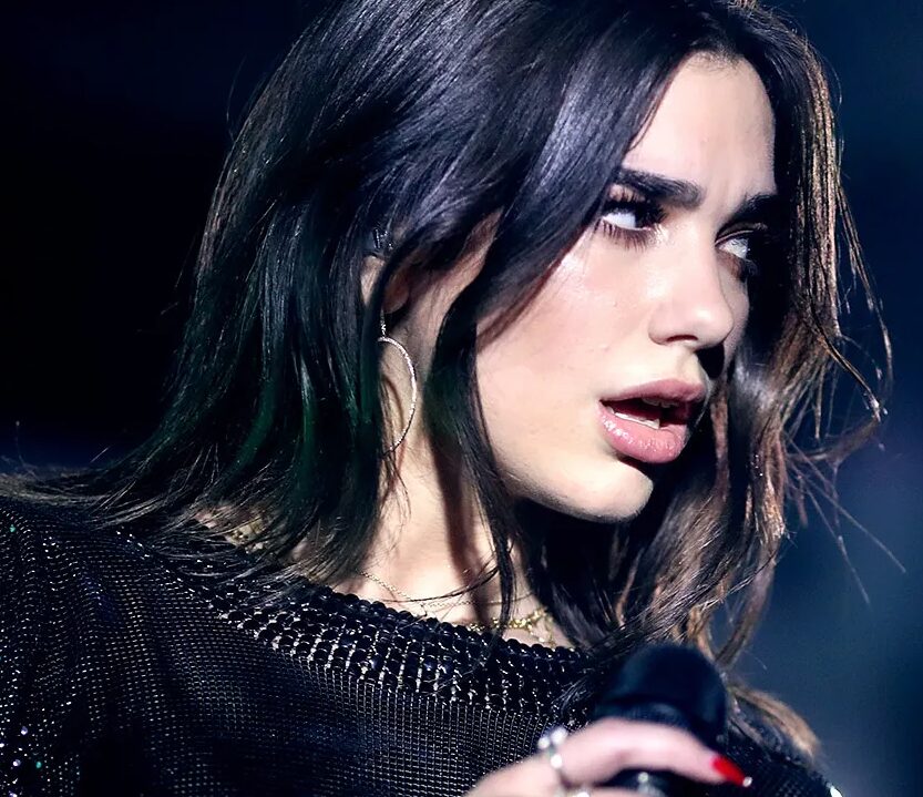 Dua Lipa Surpreende com Cover de AC/DC em Show na Austrália – Confira