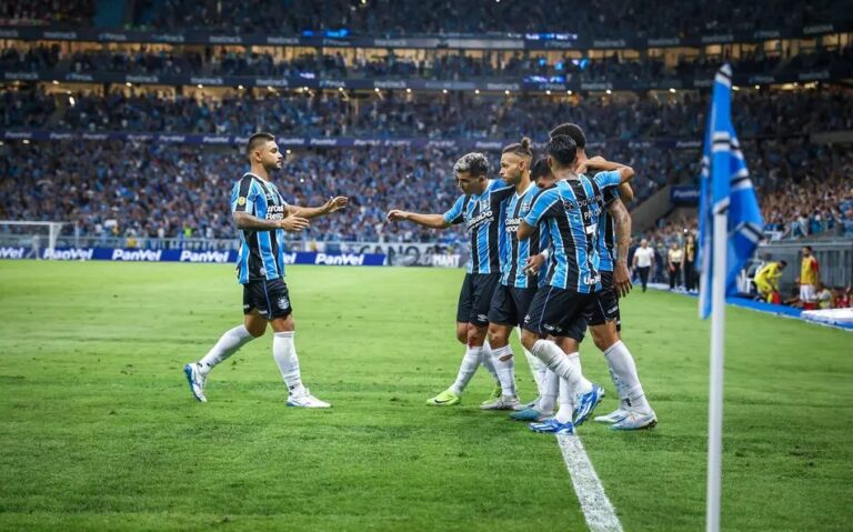 Vitória x Grêmio: Onde assistir o jogo, horário e escalações de hoje
