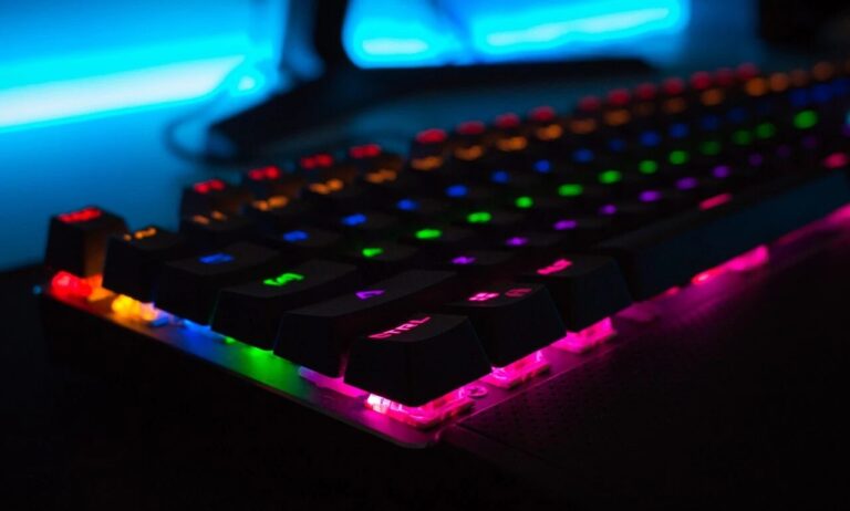 Confira qual o melhor teclado mecânico sem fio para comprar em 2025