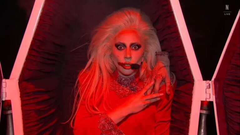 Lady Gaga é anunciada em Wandinha, participa de evento ao vivo na Netflix e quebra internet mais uma vez!